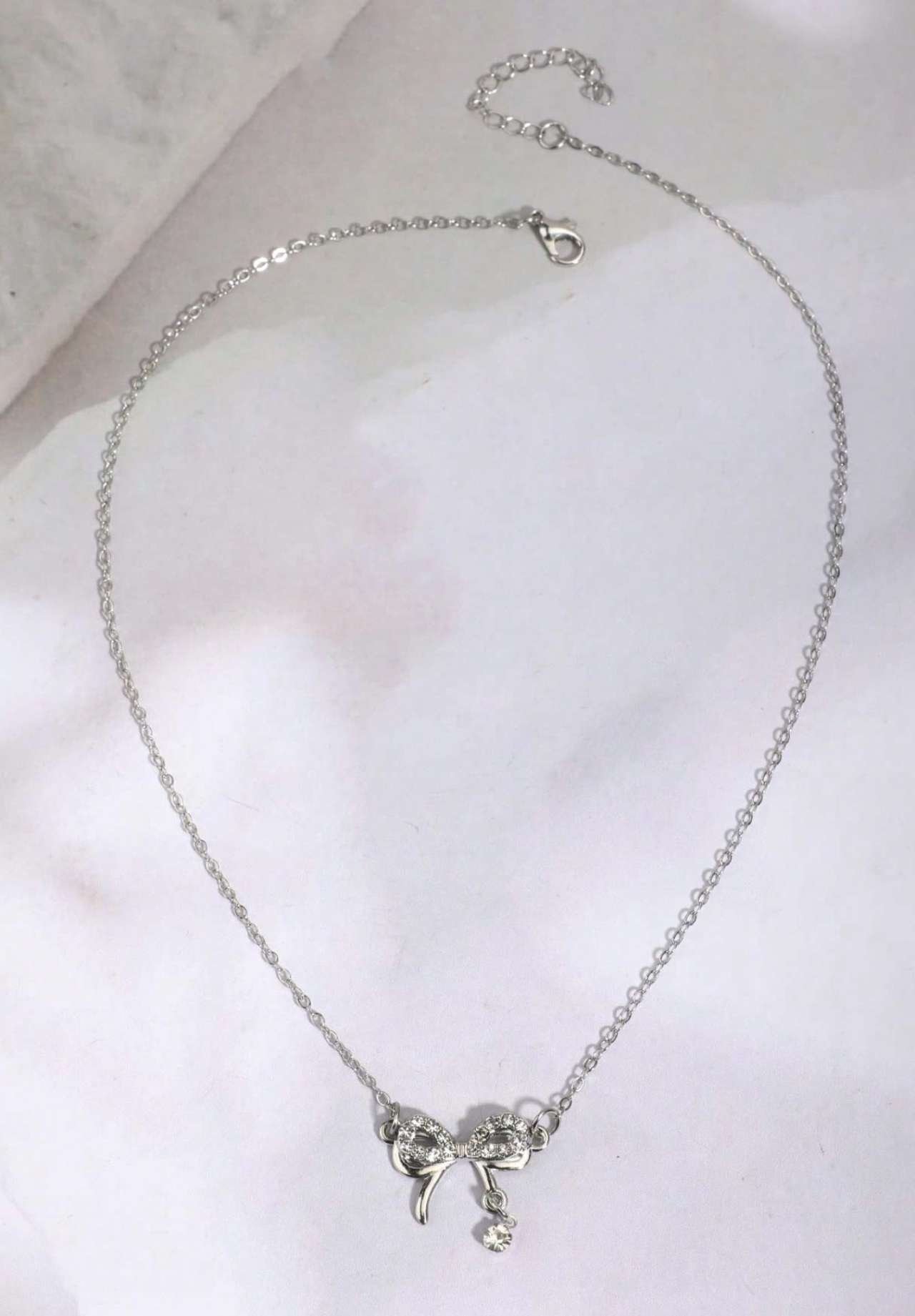 Stylish Rhinestone Bowknot Pendant Necklace, Delicate Clavicle Chain, Minimalist Design, Versatile