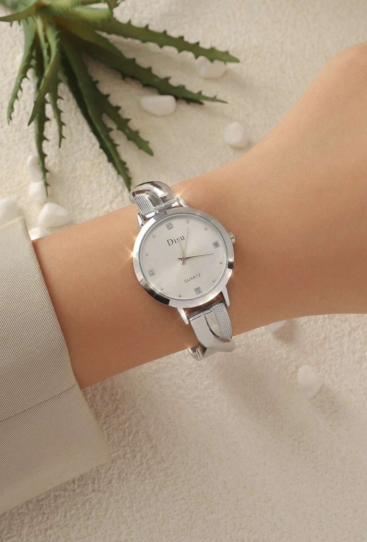 Disu Ladies Silver Stainless Steel Strap Classic Business Casual Watch With Rhinestone Quartz Moveme