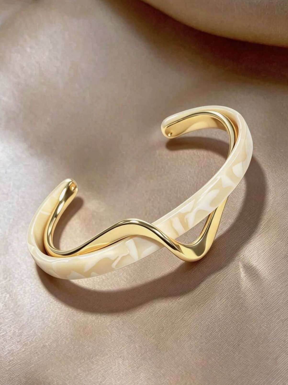 1pc Fashionable Elegant Minimalist Resin Wavy Design Bangle Bracelet, Unique Personalized, Luxe Vibe
