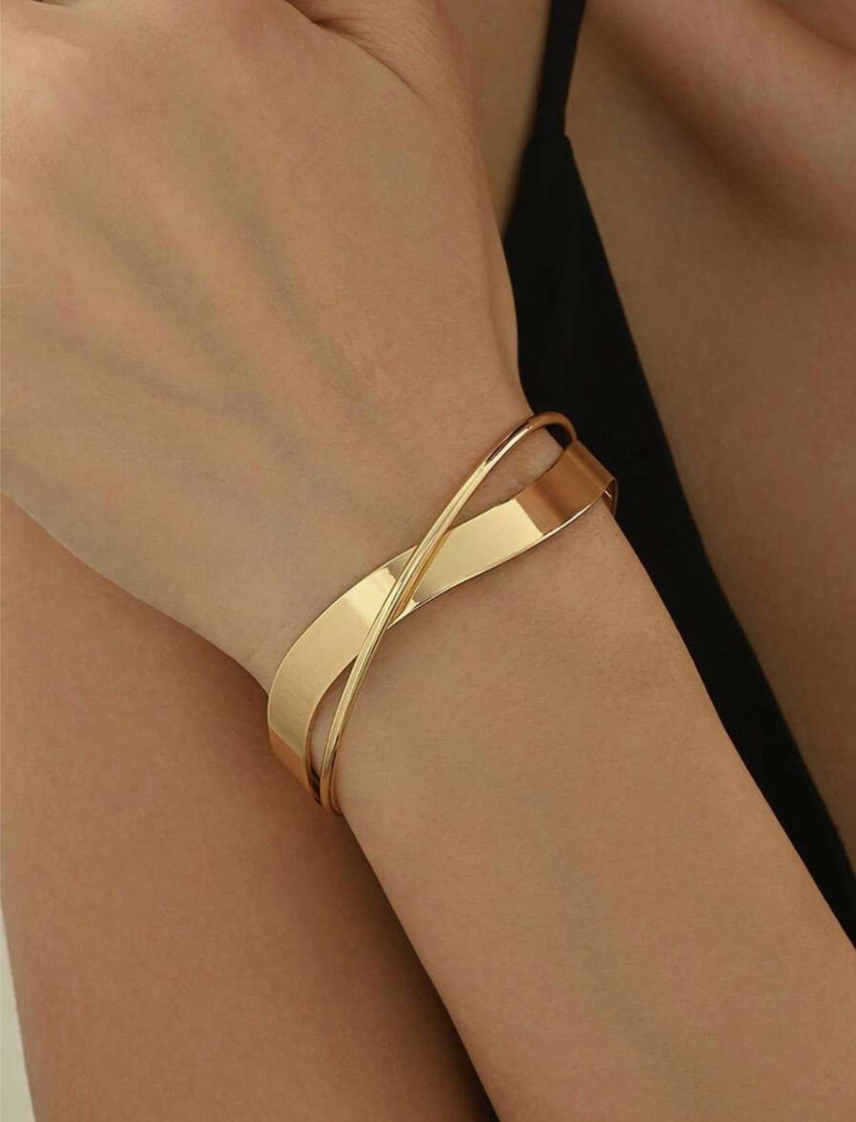 1pc Minimalist Gold Asymmetrical Geometric Metal Bangle Bracelet, Unique Fashionable Adjustable Acce